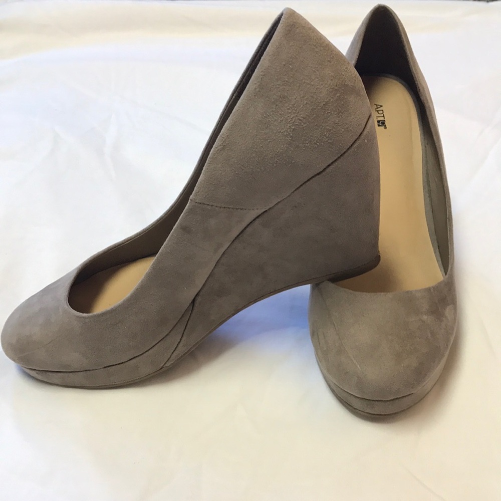 Apt 9 Grey Suede Heels